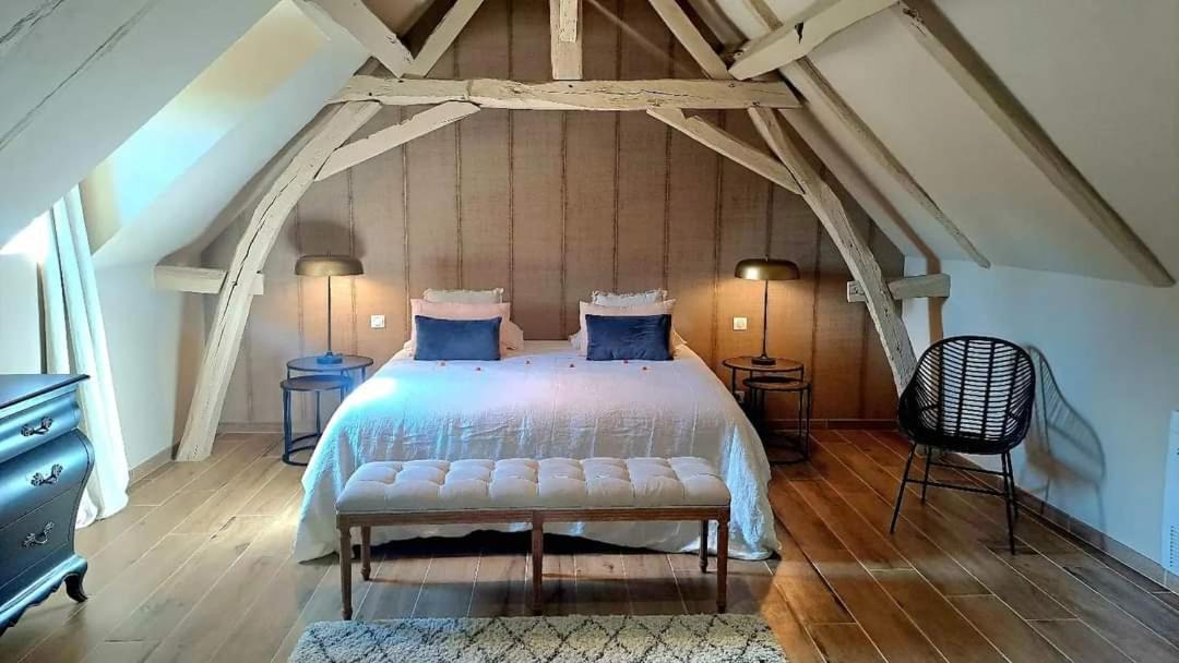 Domaine De La Limetiere Hotel Neuvy-le-Roi Buitenkant foto