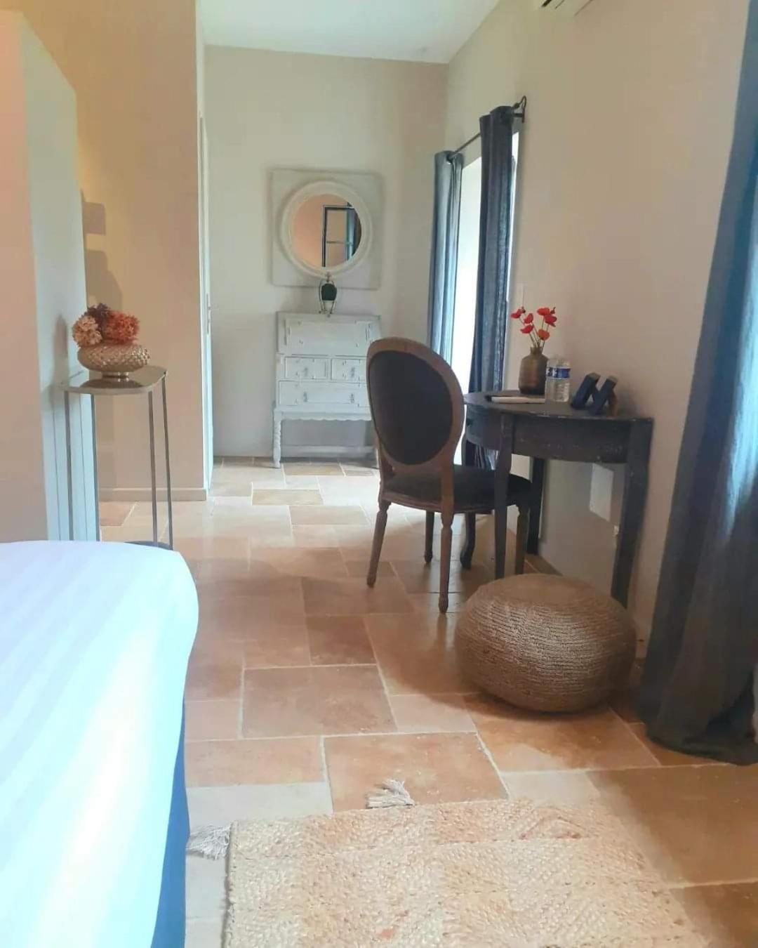 Domaine De La Limetiere Hotel Neuvy-le-Roi Buitenkant foto