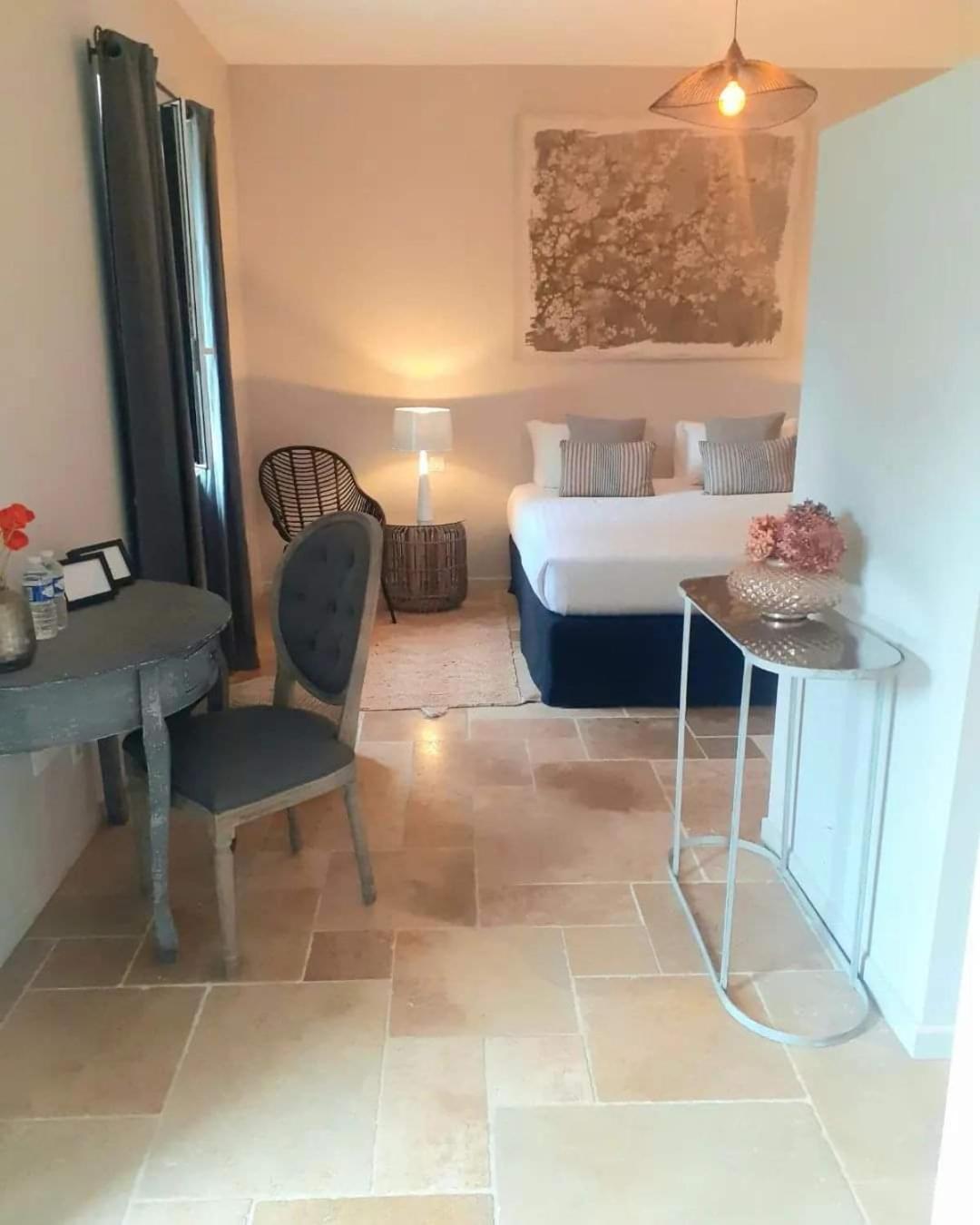 Domaine De La Limetiere Hotel Neuvy-le-Roi Buitenkant foto
